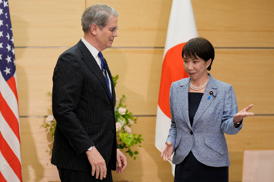 没人喜欢被指手画脚 日本央行行长却同时面对两个“指挥者”