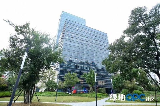 绿地集团首批15个OPC社区在全国14个重点城市集中开业，深入实施“人工智能+”行动，助力各地创新创业